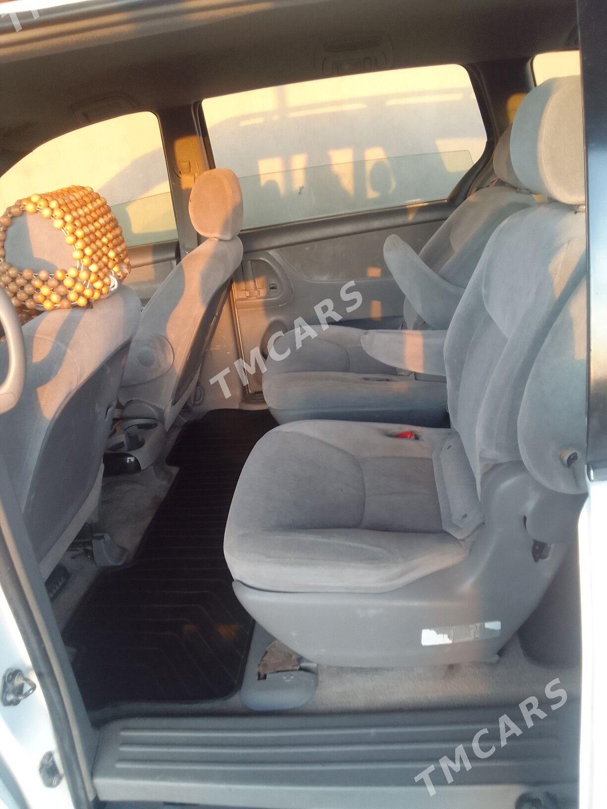 Toyota Sienna 2004 - 200 000 TMT - Дашогуз - img 2
