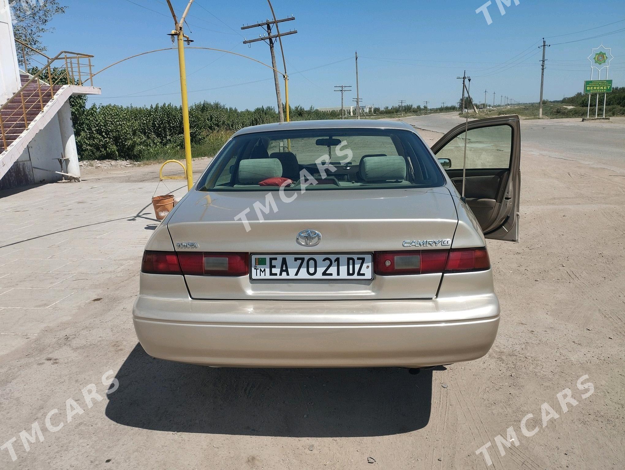 Toyota Camry 1998 - 130 000 TMT - Кёнеургенч - img 3