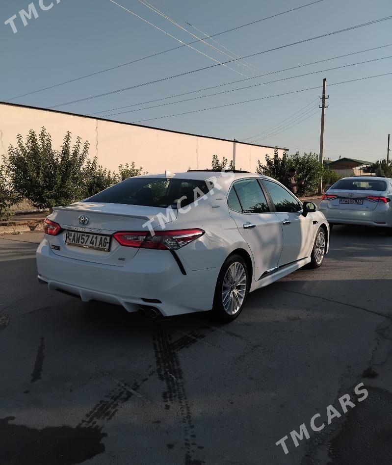 Toyota Camry 2019 - 340 000 TMT - Бузмеин - img 4
