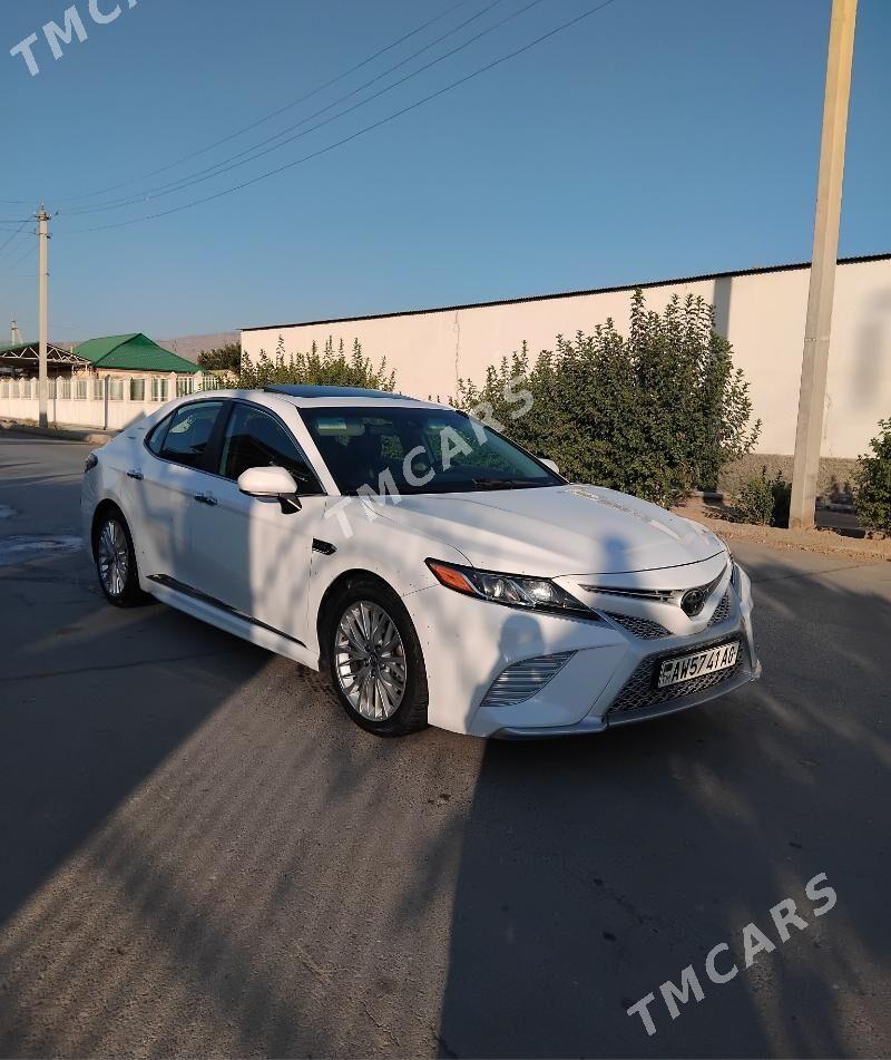 Toyota Camry 2019 - 340 000 TMT - Бузмеин - img 5