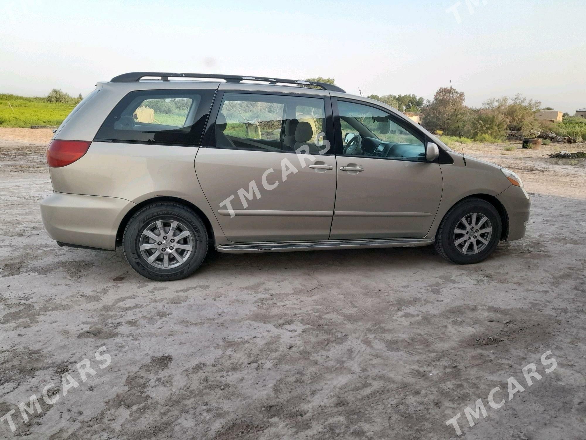 Toyota Sienna 2005 - 230 000 TMT - Кёнеургенч - img 1