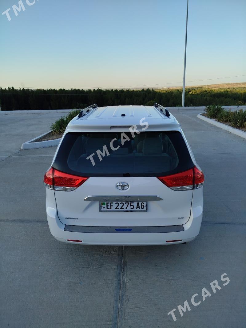 Toyota Sienna 2010 - 290 000 TMT - Aşgabat - img 5