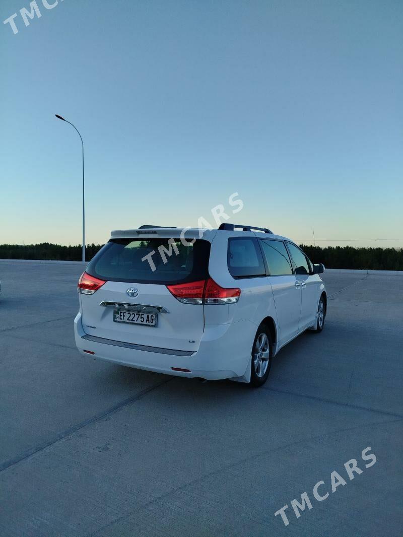 Toyota Sienna 2010 - 290 000 TMT - Aşgabat - img 4