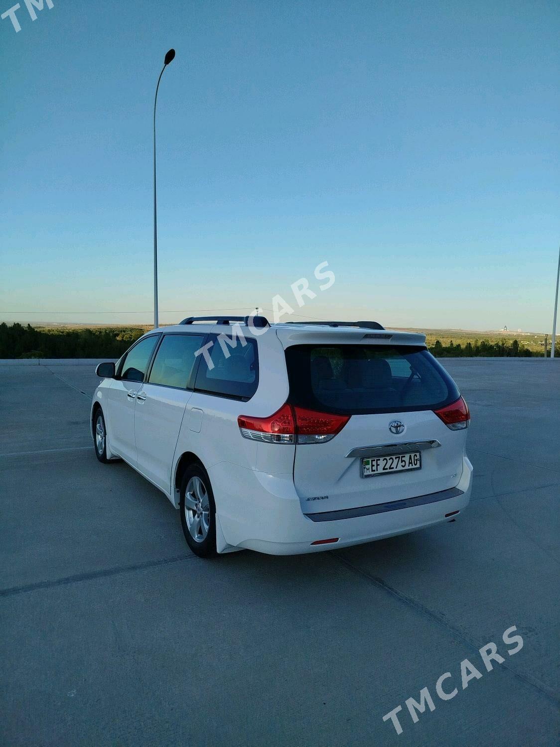 Toyota Sienna 2010 - 290 000 TMT - Aşgabat - img 8