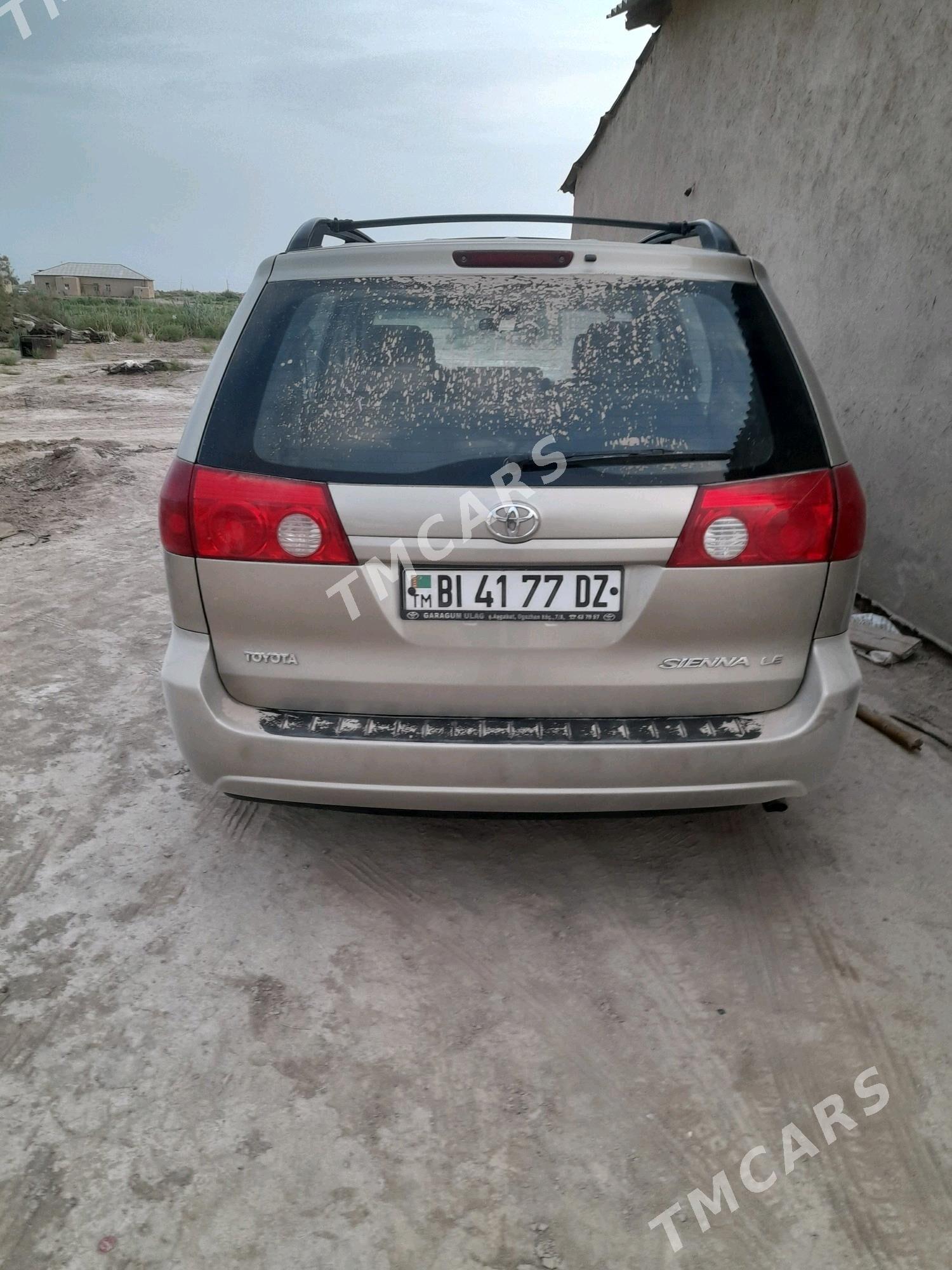 Toyota Sienna 2005 - 230 000 TMT - Кёнеургенч - img 3