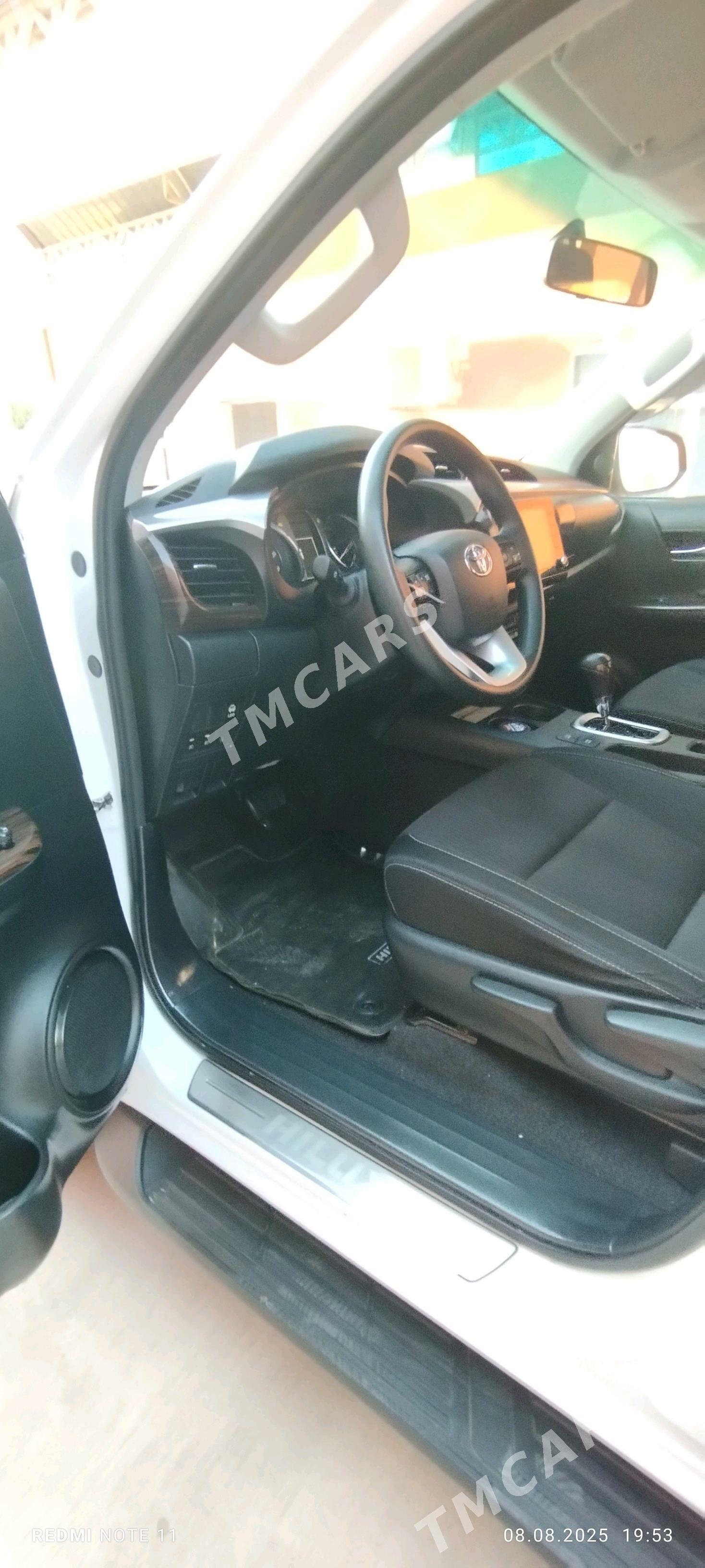 Toyota Hilux 2021 - 620 000 TMT - Büzmeýin - img 5
