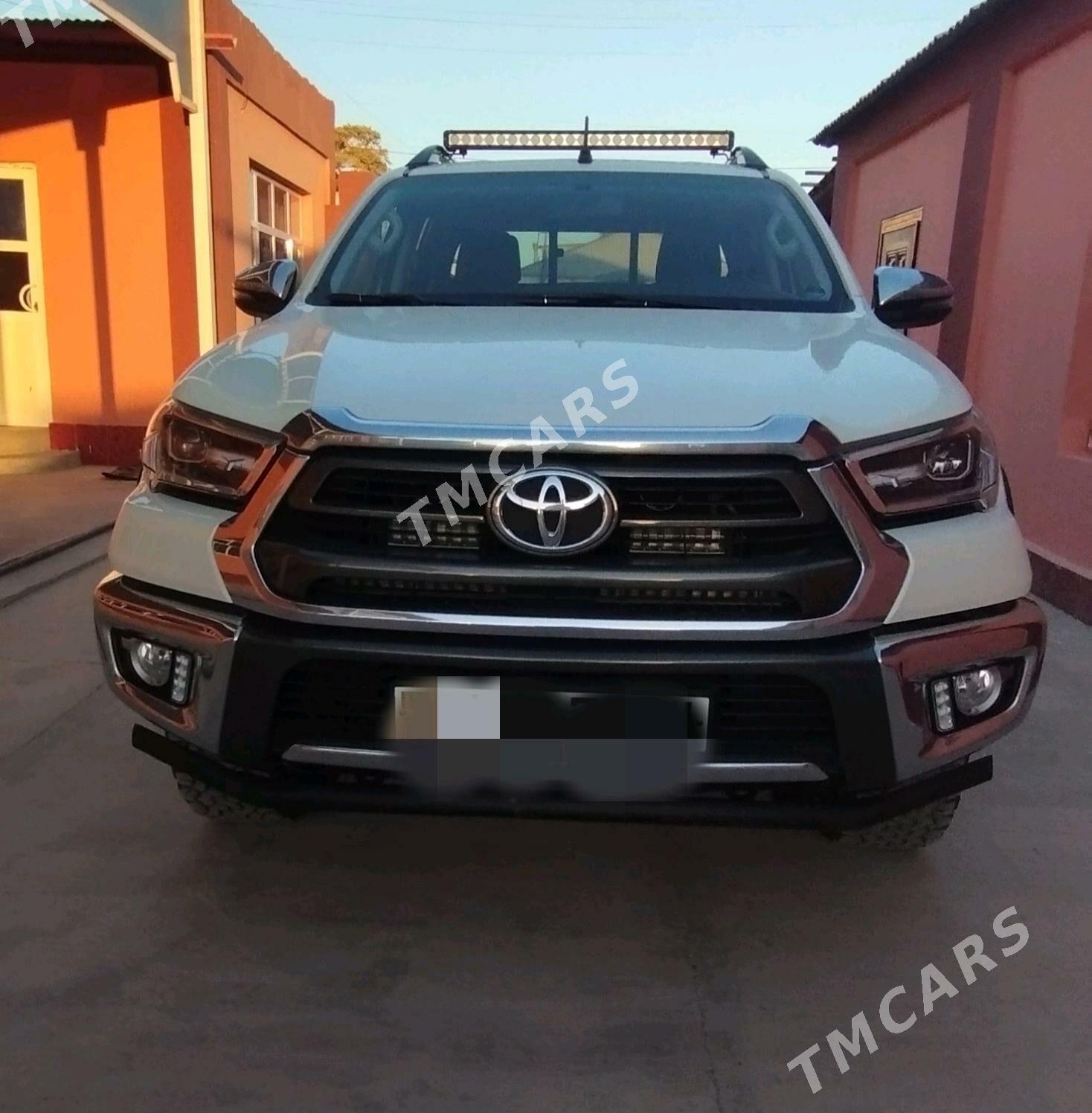 Toyota Hilux 2021 - 620 000 TMT - Büzmeýin - img 7