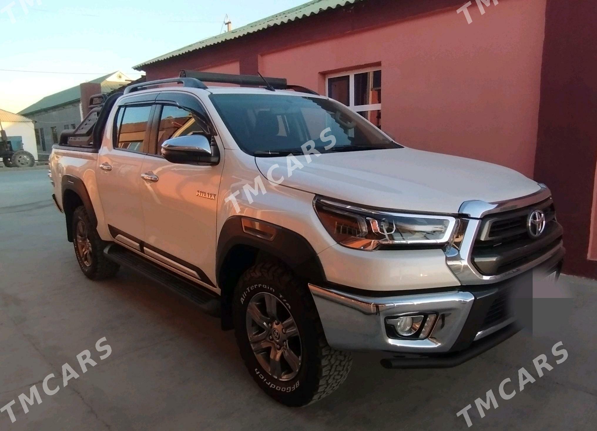 Toyota Hilux 2021 - 620 000 TMT - Büzmeýin - img 9