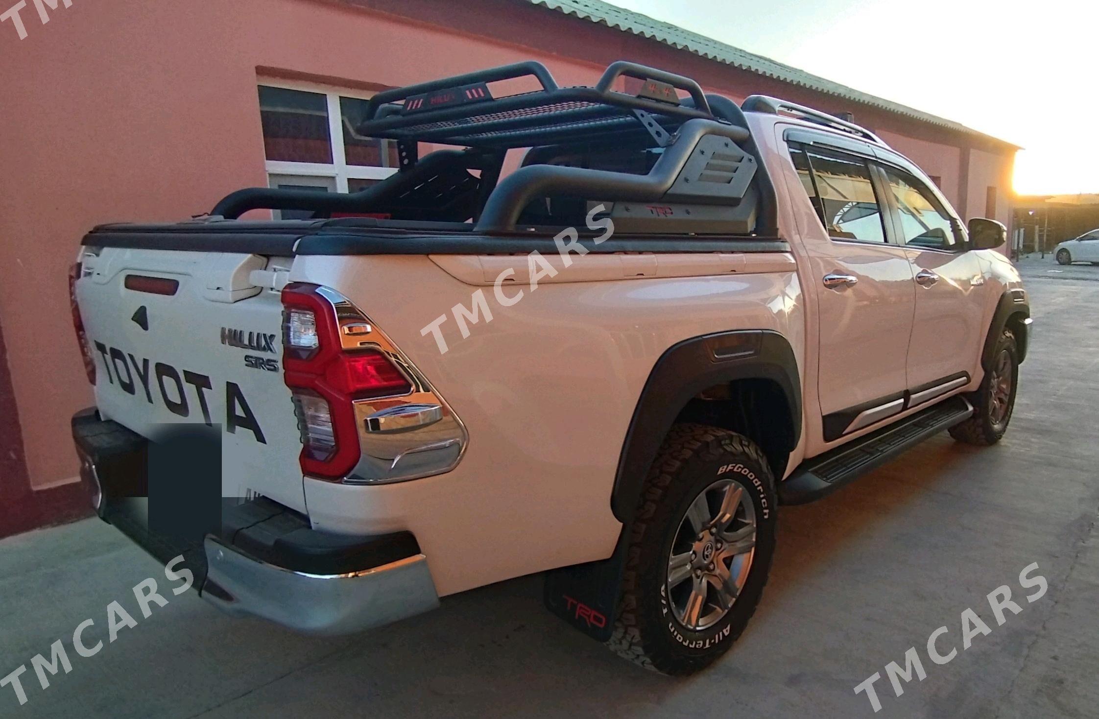 Toyota Hilux 2021 - 620 000 TMT - Büzmeýin - img 10