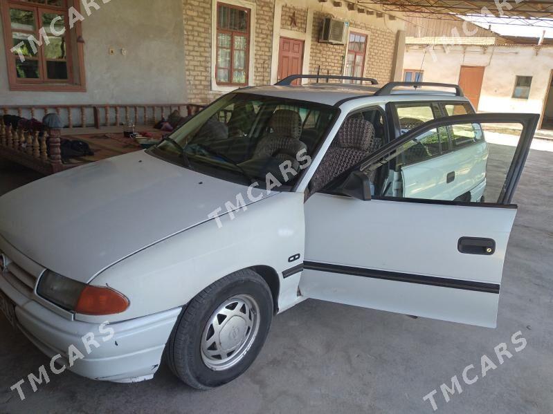 Opel Astra 1993 - 30 000 TMT - Сакар - img 1
