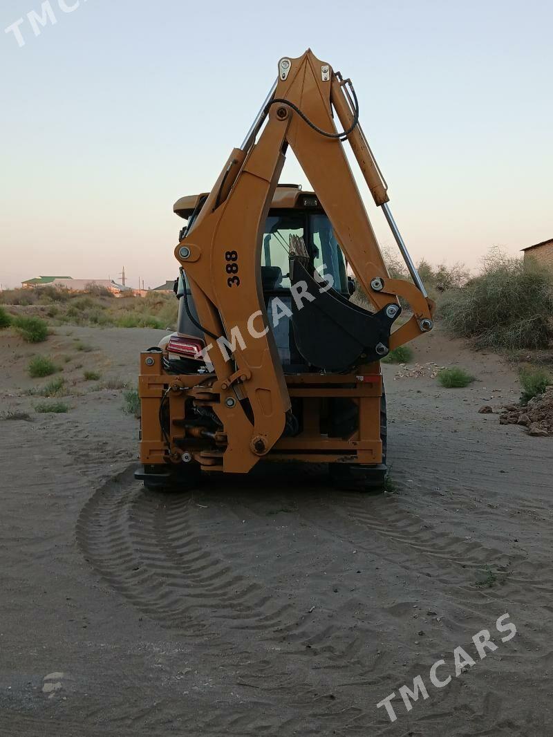 JCB 4CX ECO 2025 - 700 000 TMT - Farap - img 2
