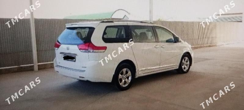 Toyota Sienna 2013 - 300 000 TMT - Мары - img 7