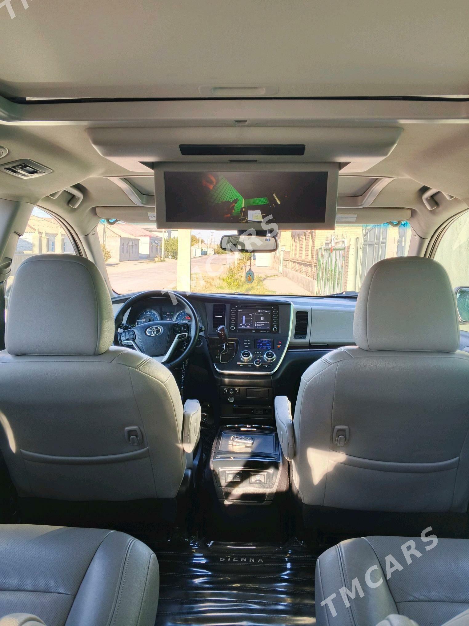 Toyota Sienna 2018 - 580 000 TMT - Änew - img 9