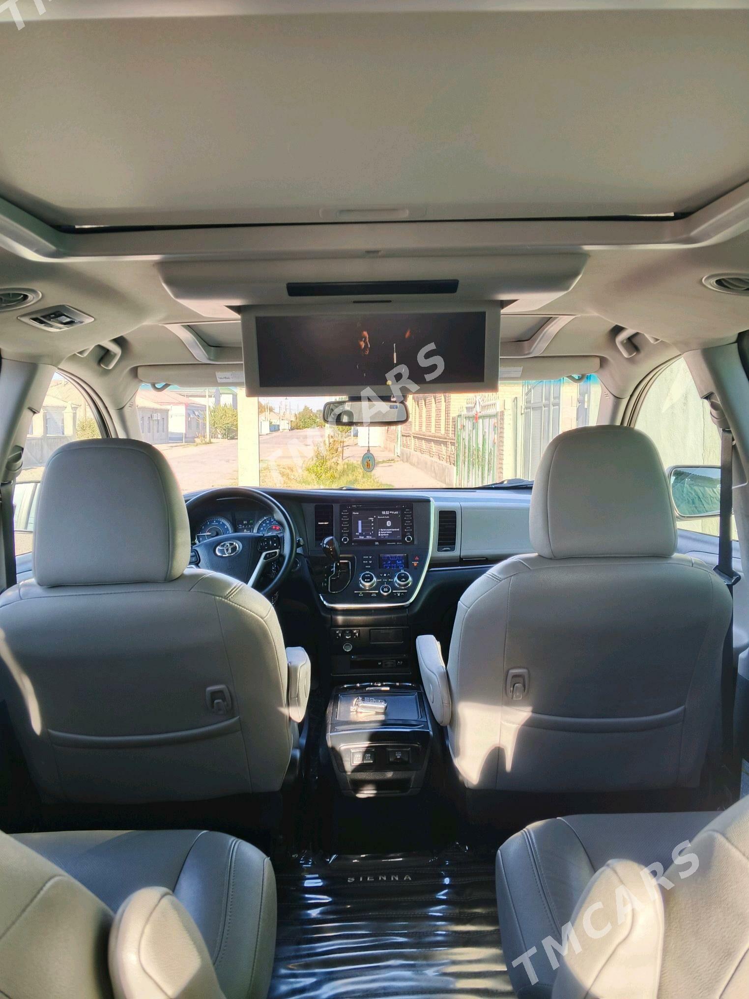 Toyota Sienna 2018 - 580 000 TMT - Änew - img 10