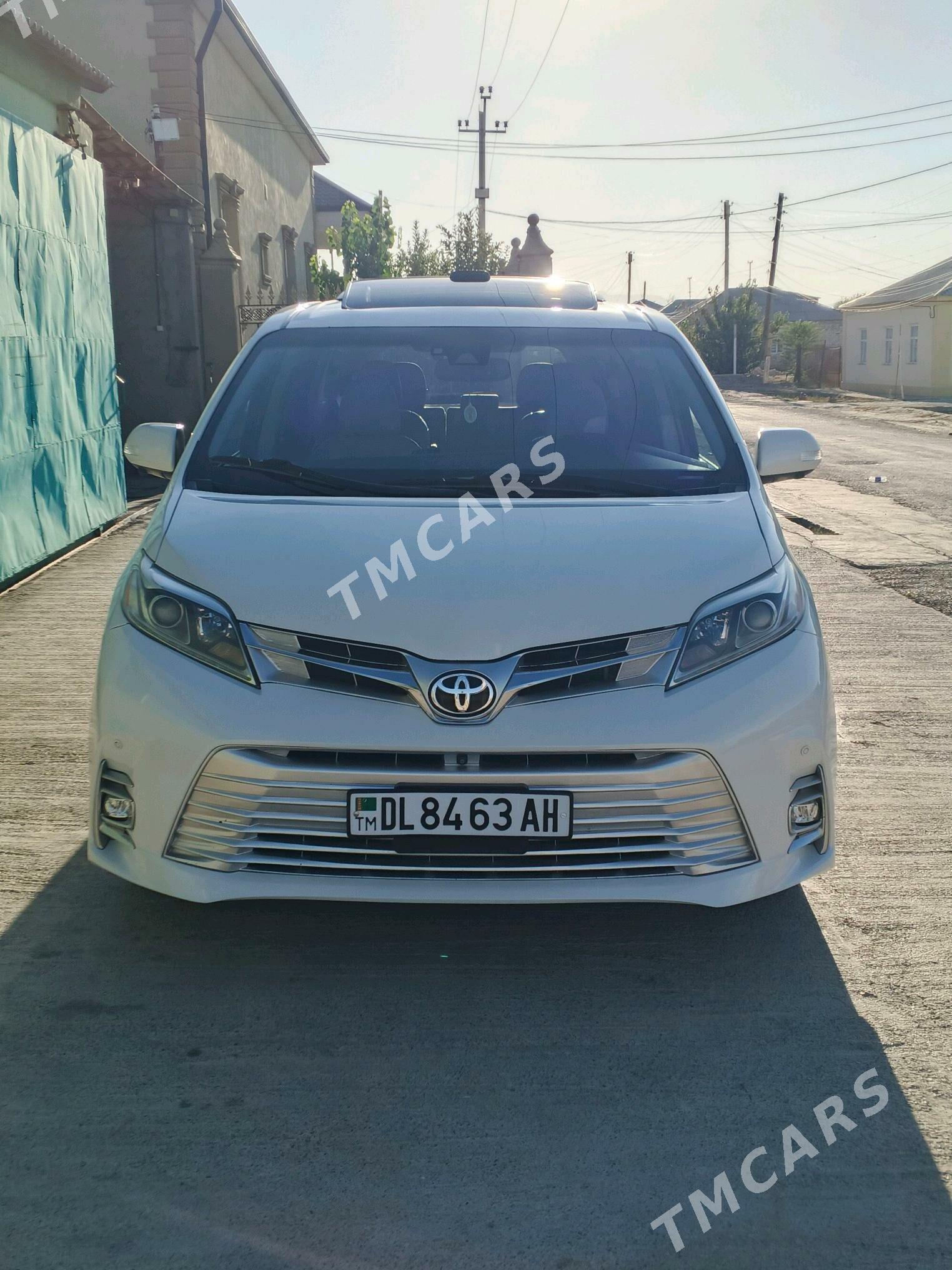 Toyota Sienna 2018 - 580 000 TMT - Änew - img 5