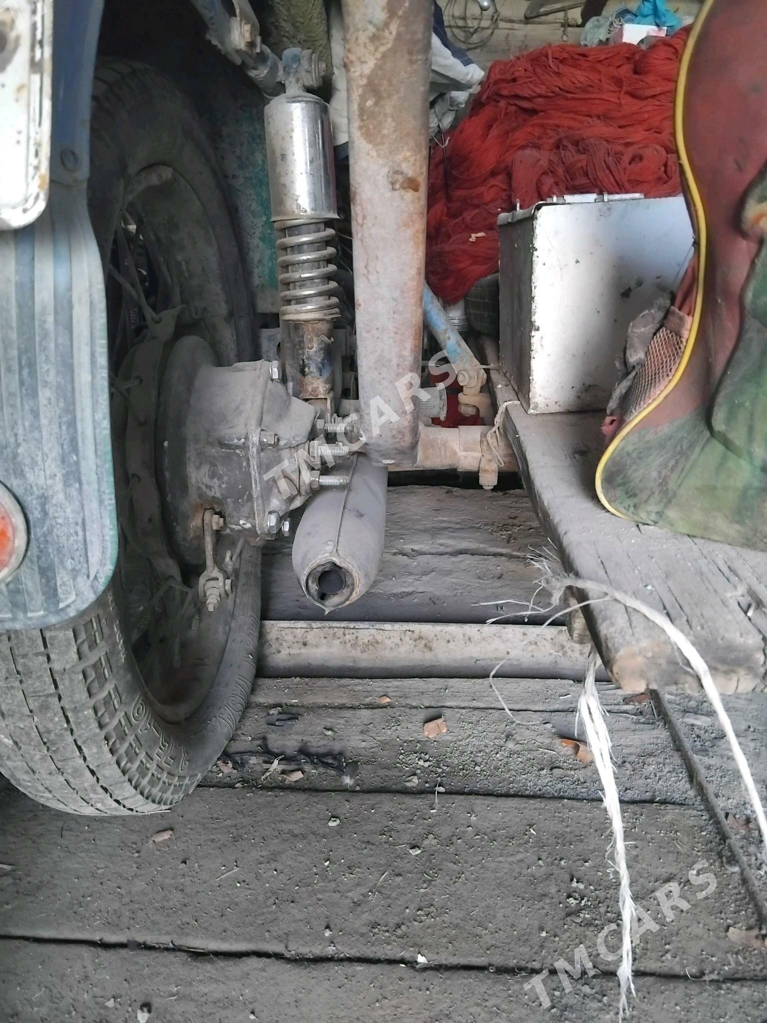 Ural 4320 1991 - 5 000 TMT - Bäherden - img 2
