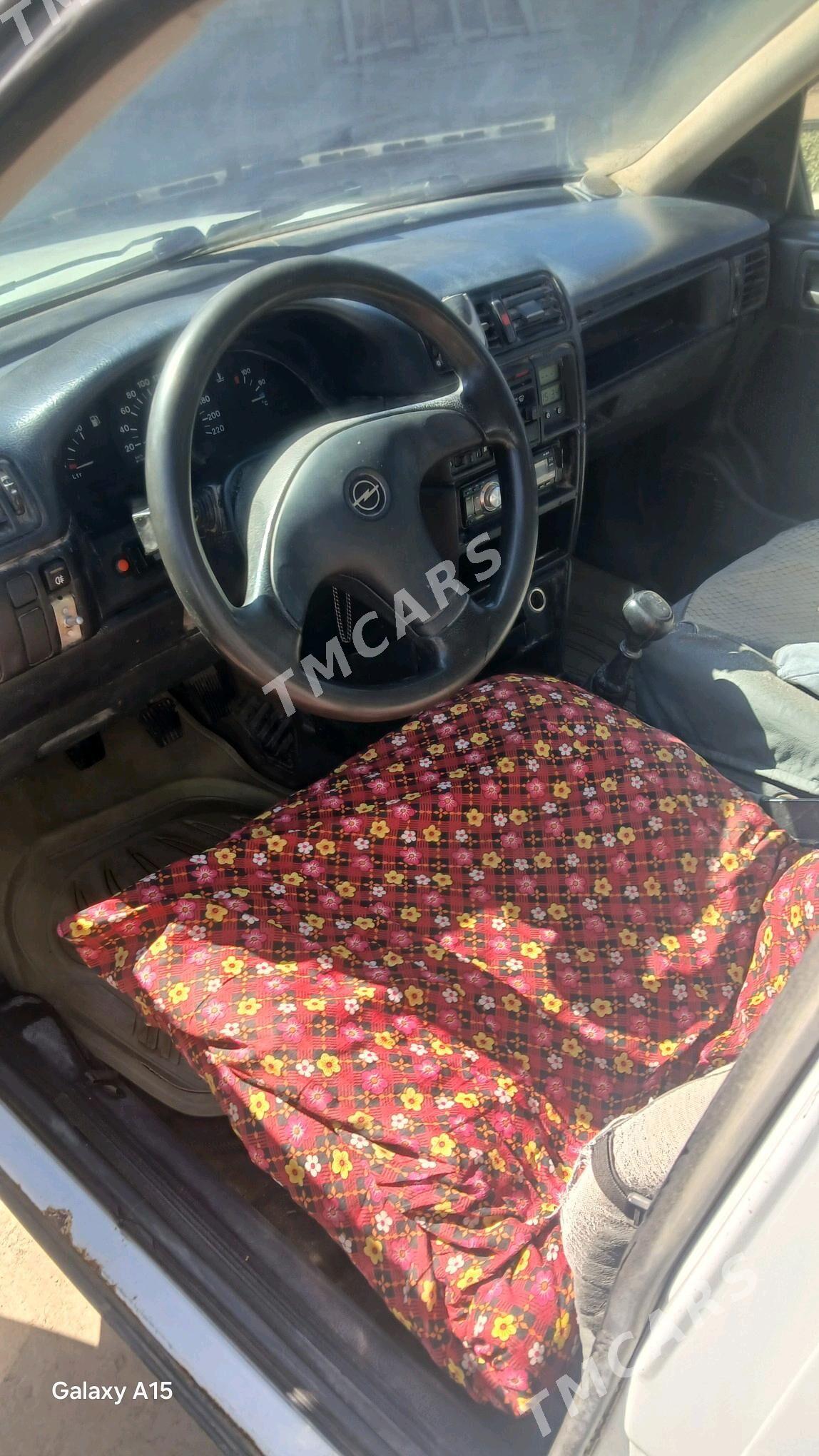 Opel Vectra 1995 - 35 000 TMT - Саят - img 6