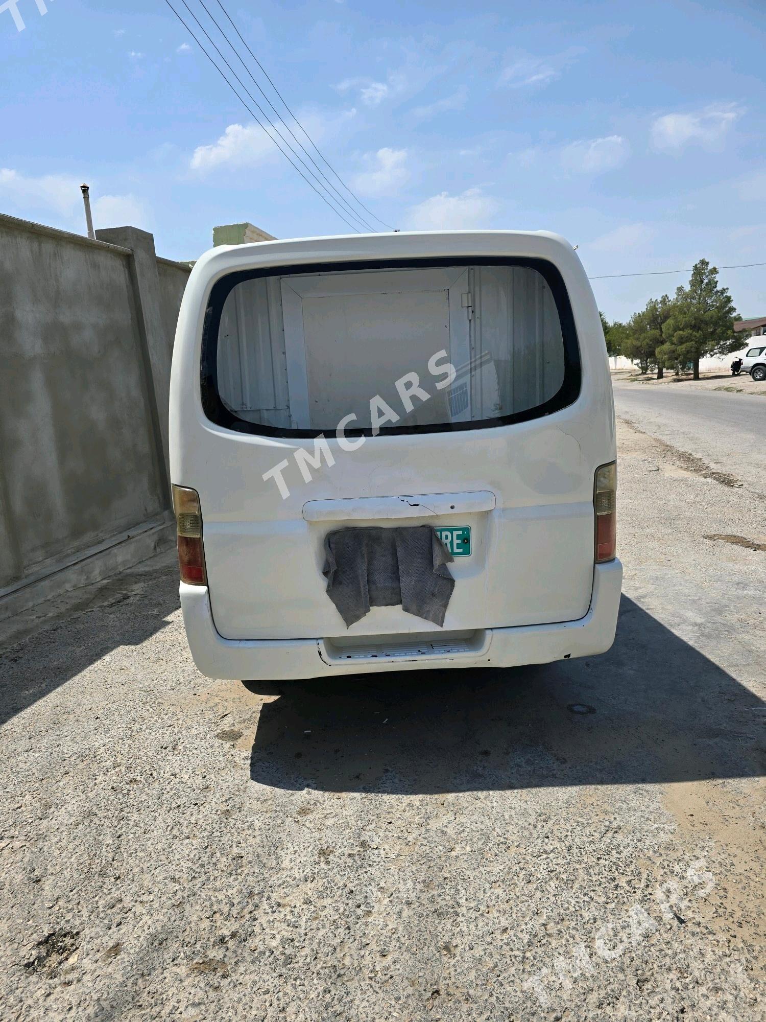 Nissan Urvan 2003 - 95 000 TMT - Balkanabat - img 1