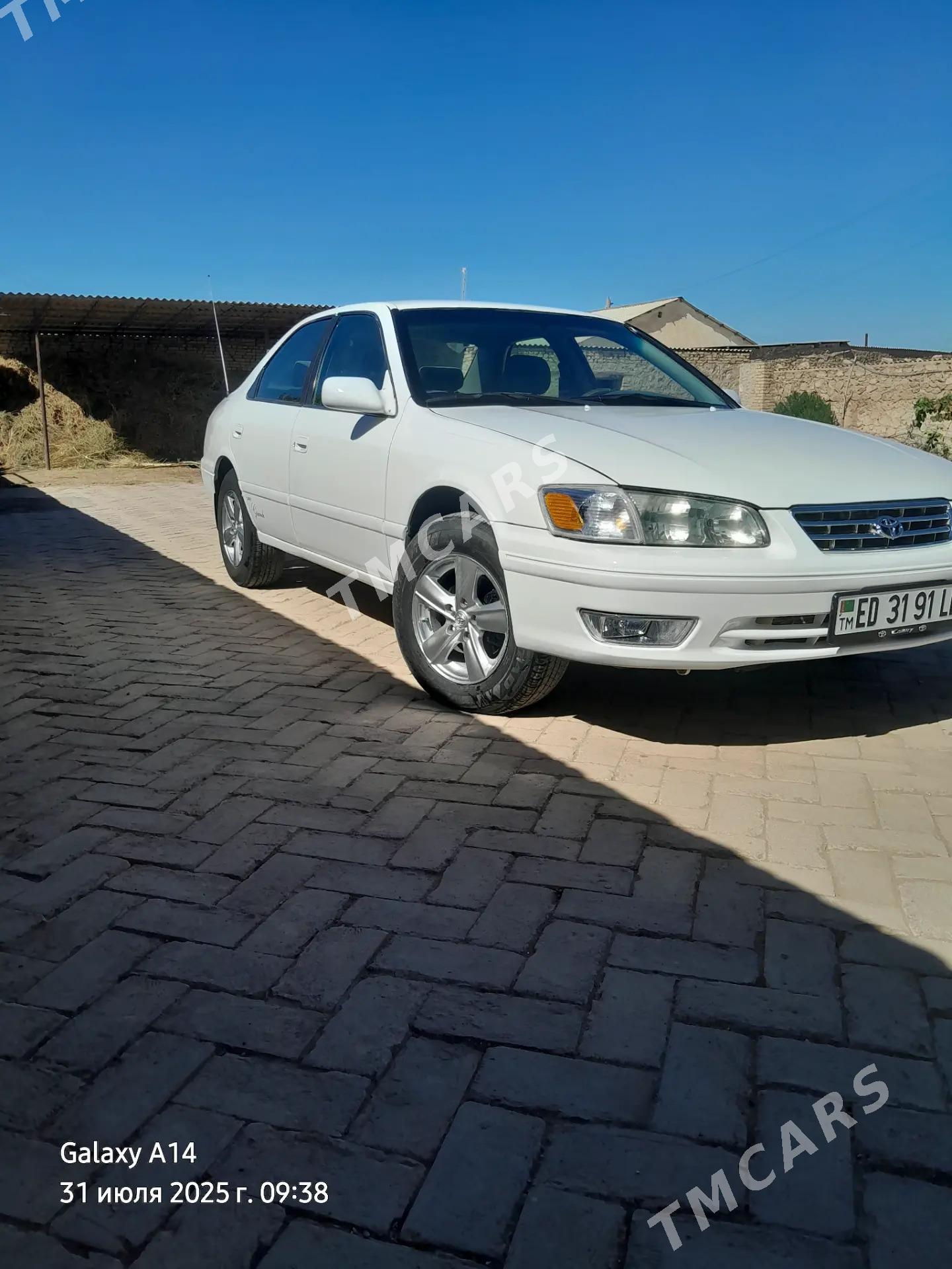 Toyota Camry 2001 - 132 000 TMT - Достлук - img 1