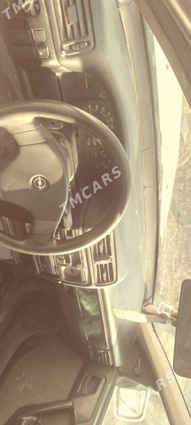 Opel Vectra 1991 - 17 500 TMT - Дашогуз - img 3