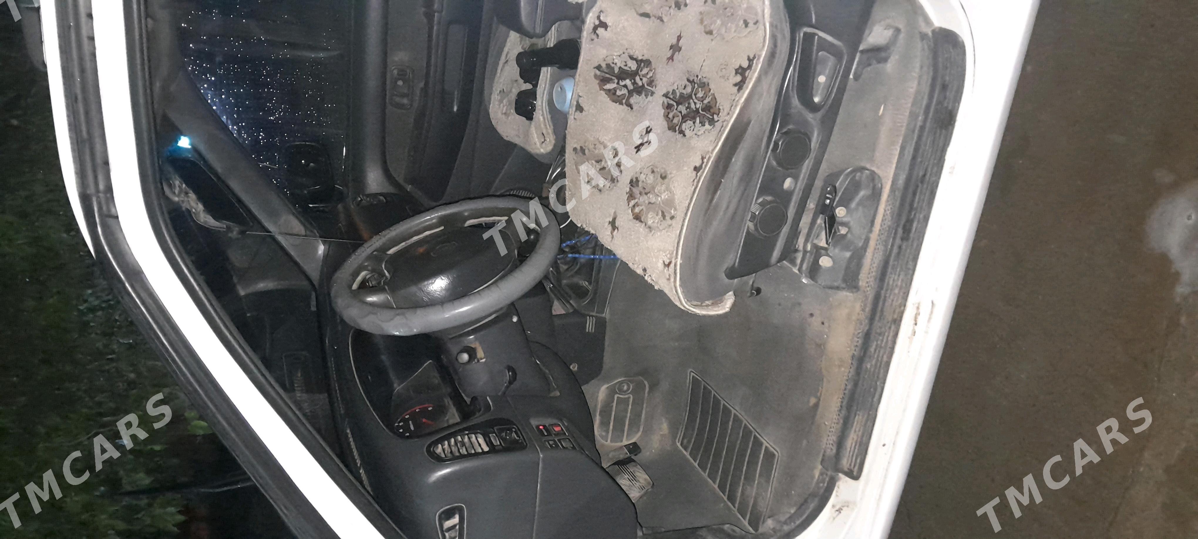 Nissan Pathfinder 1998 - 60 000 TMT - Достлук - img 4