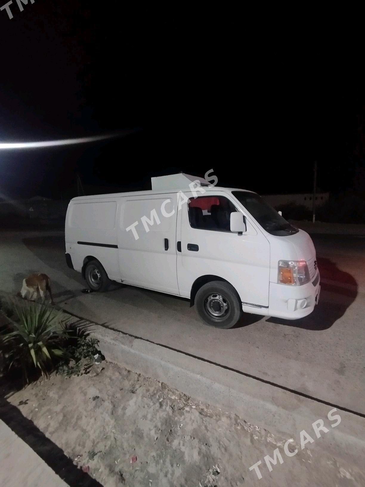 Nissan Urvan 2011 - 195 000 TMT - Туркменабат - img 1