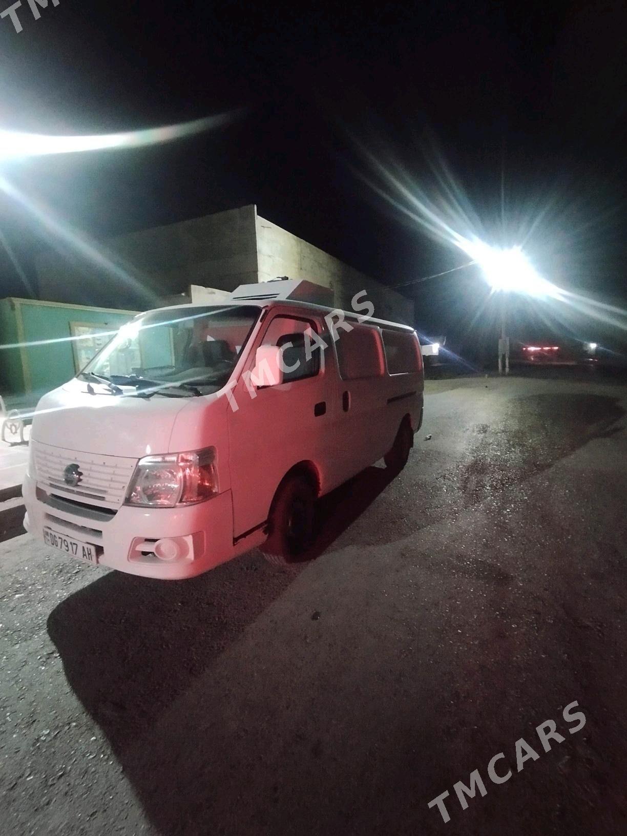 Nissan Urvan 2011 - 195 000 TMT - Туркменабат - img 3