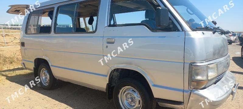 Toyota Hiace 1999 - 50 000 TMT - Мары - img 4