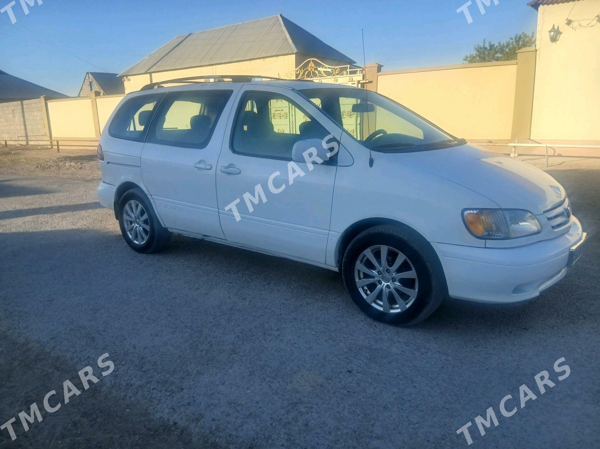 Toyota Sienna 2002 - 130 000 TMT - Яшлык - img 3