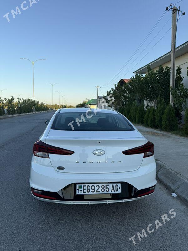 Hyundai Elantra 2020 - 300 000 TMT - Garadamak - img 3