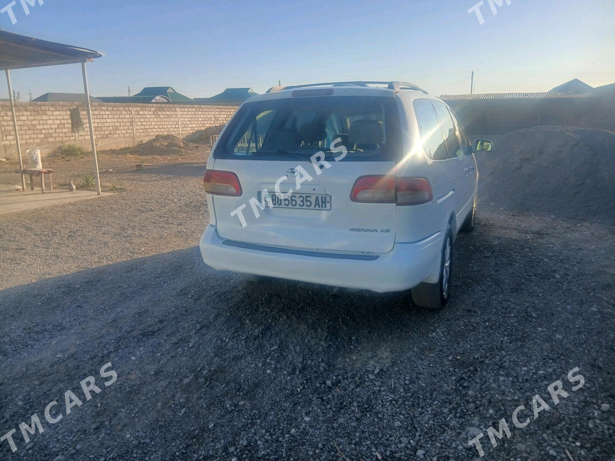 Toyota Sienna 2002 - 130 000 TMT - Яшлык - img 5