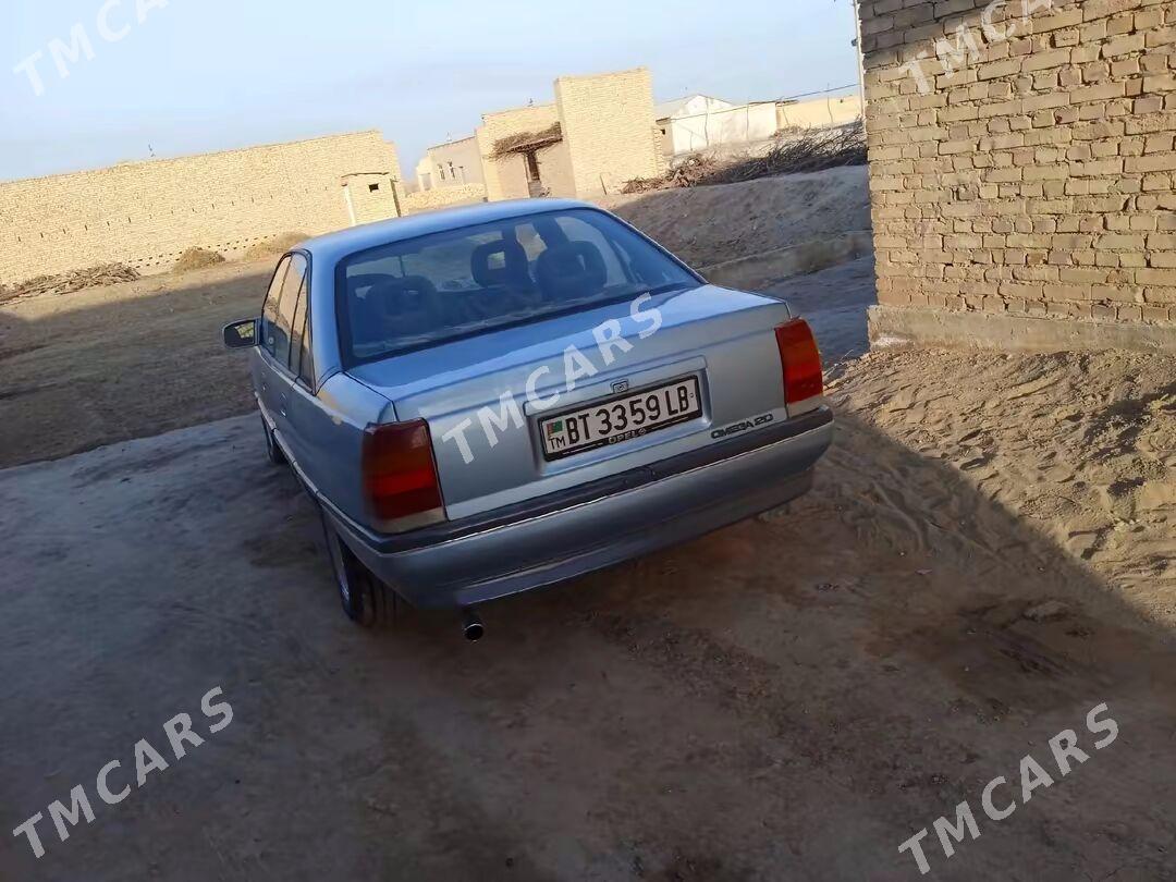 Opel Omega 1989 - 30 000 TMT - Saýat - img 3