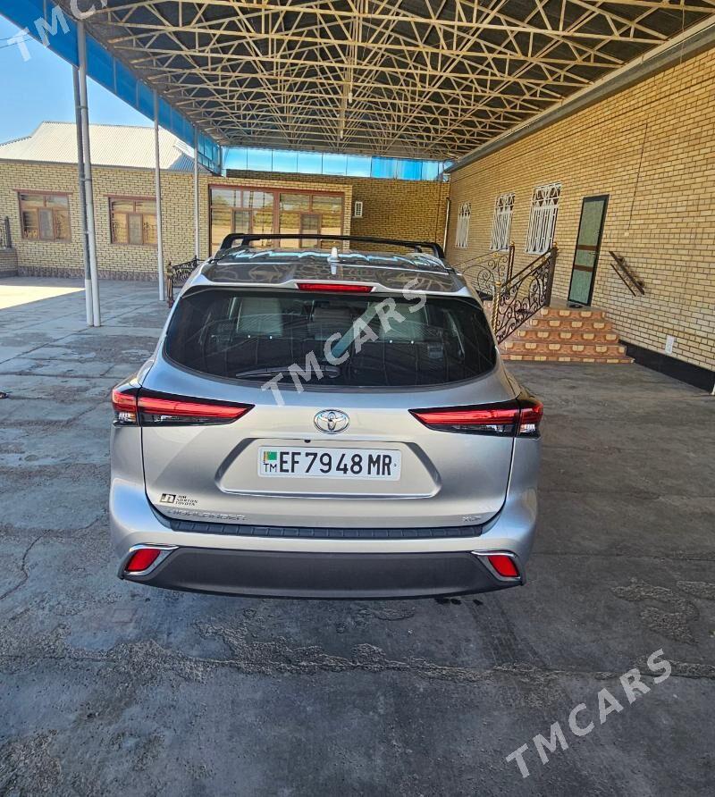 Toyota Highlander 2022 - 580 000 TMT - Байрамали - img 2