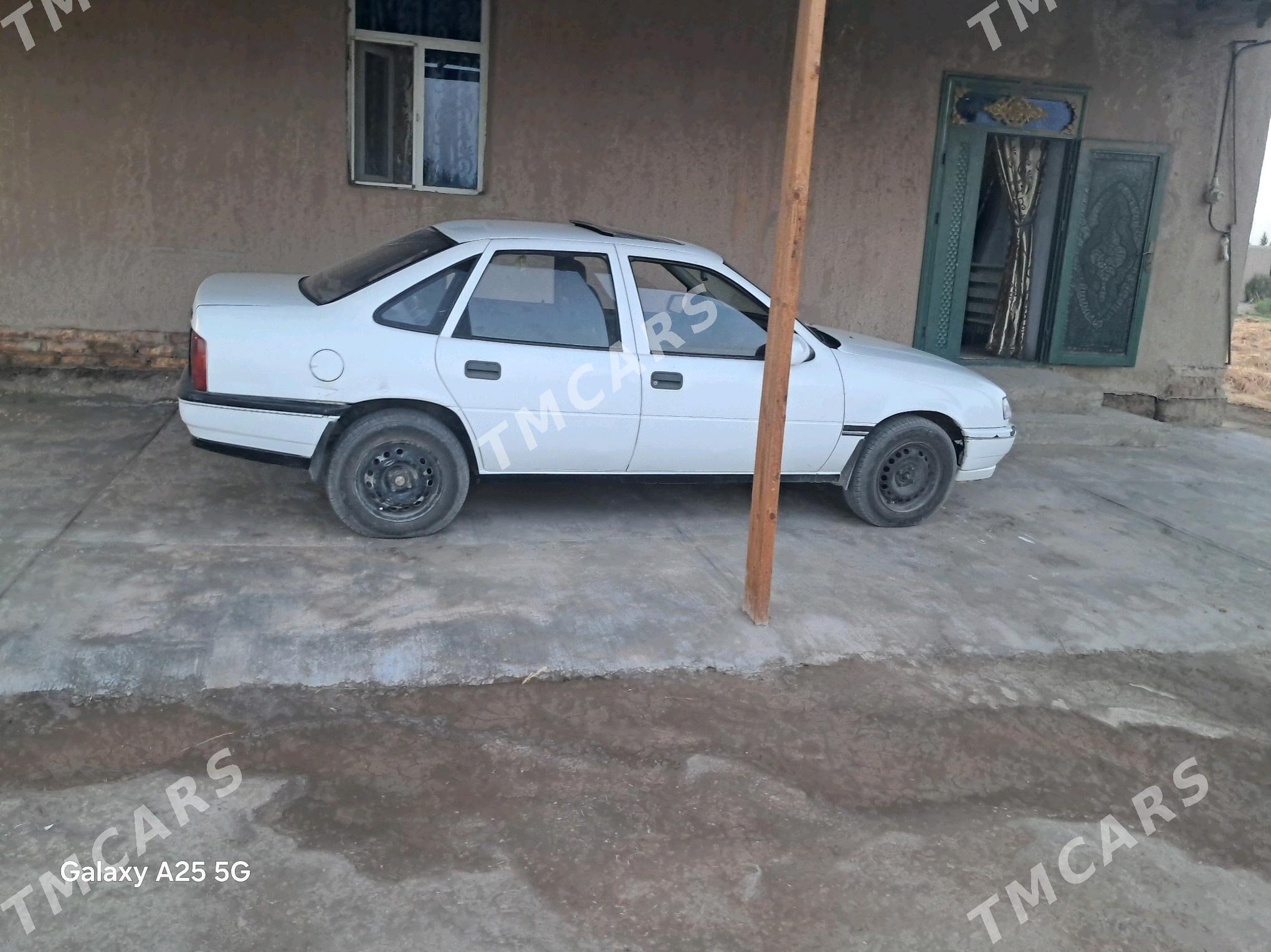 Opel Vectra 1990 - 33 000 TMT - Гурбансолтан Едже - img 3