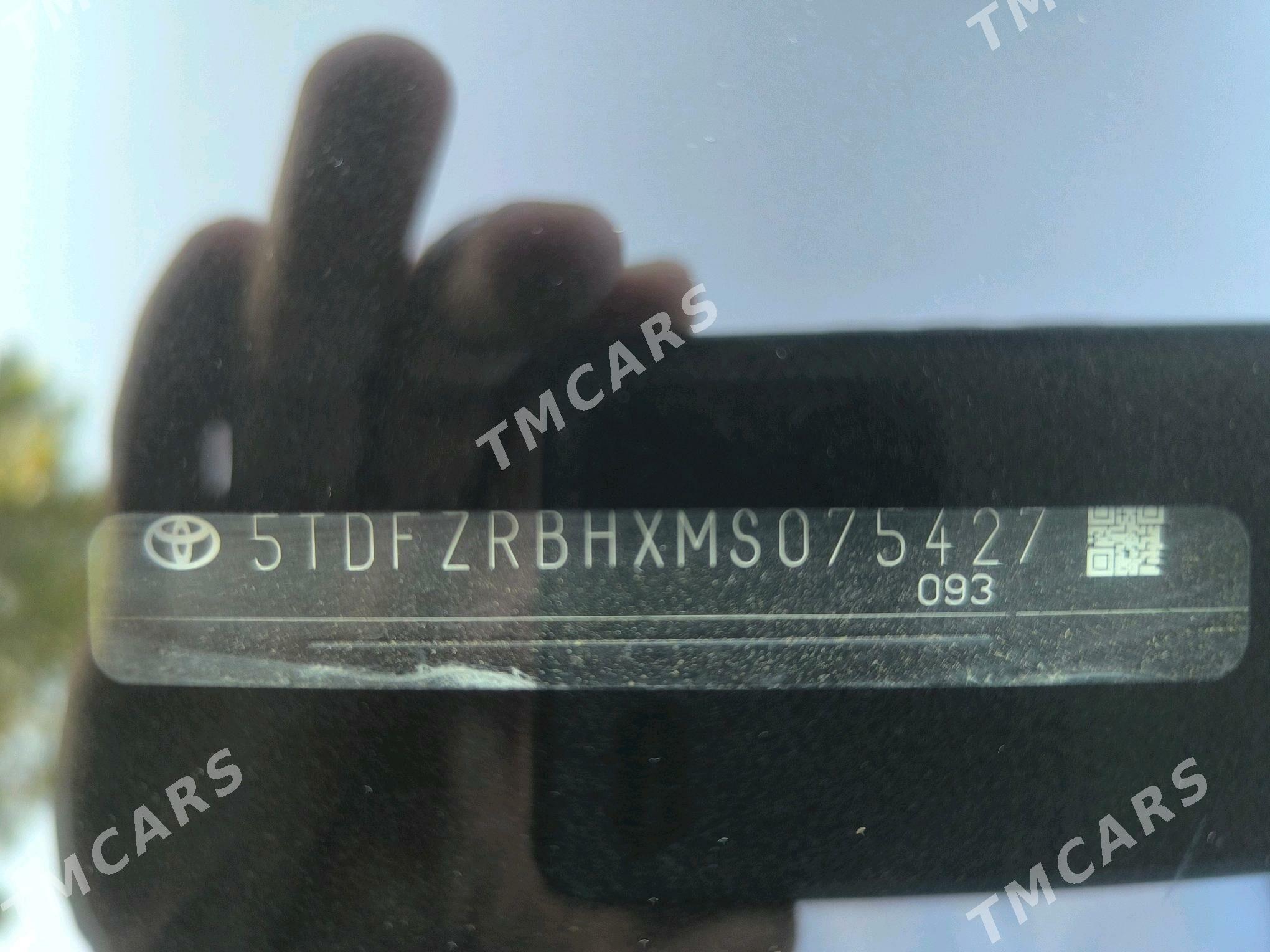 Toyota Highlander 2021 - 700 000 TMT - Arçabil şaýoly - img 4
