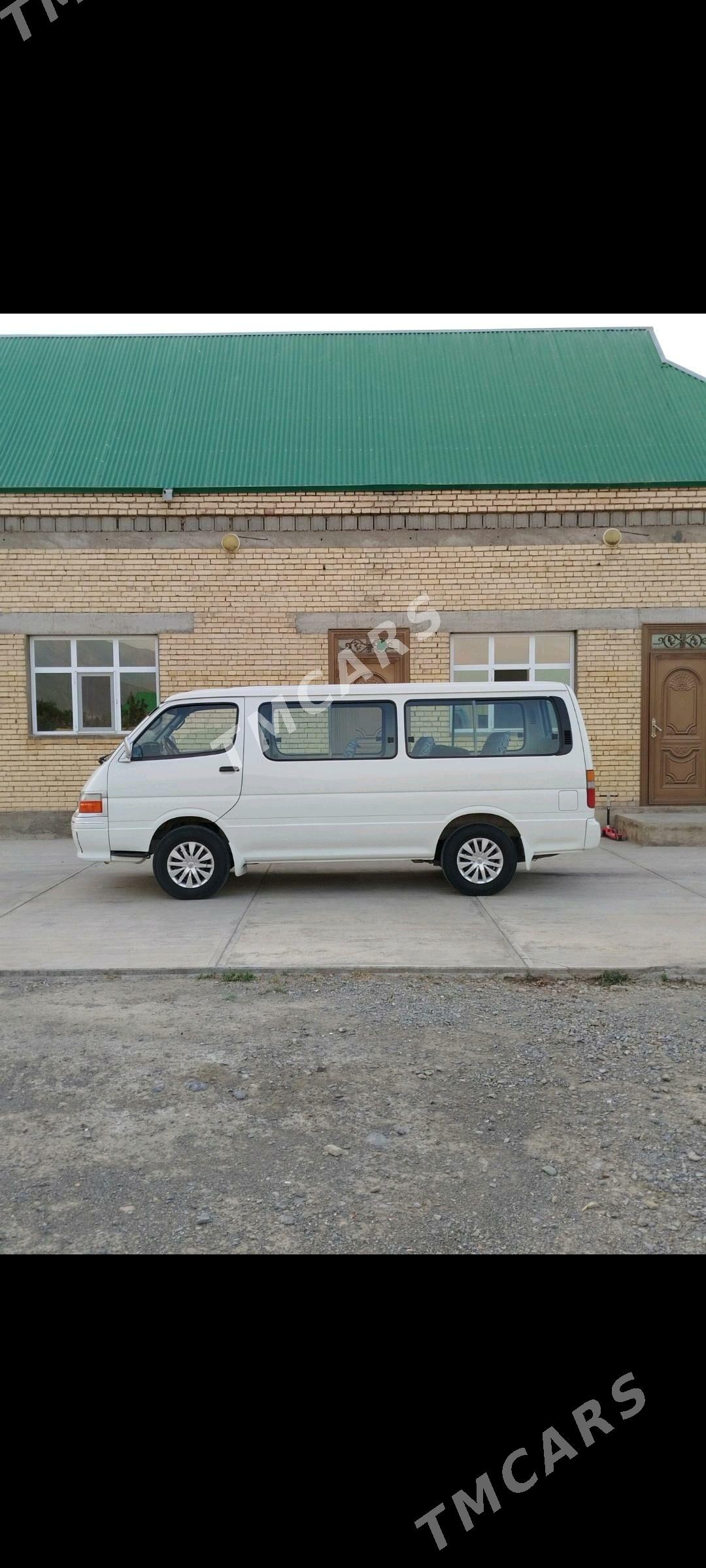 Toyota Hiace 2001 - 150 000 TMT - Bäherden - img 4