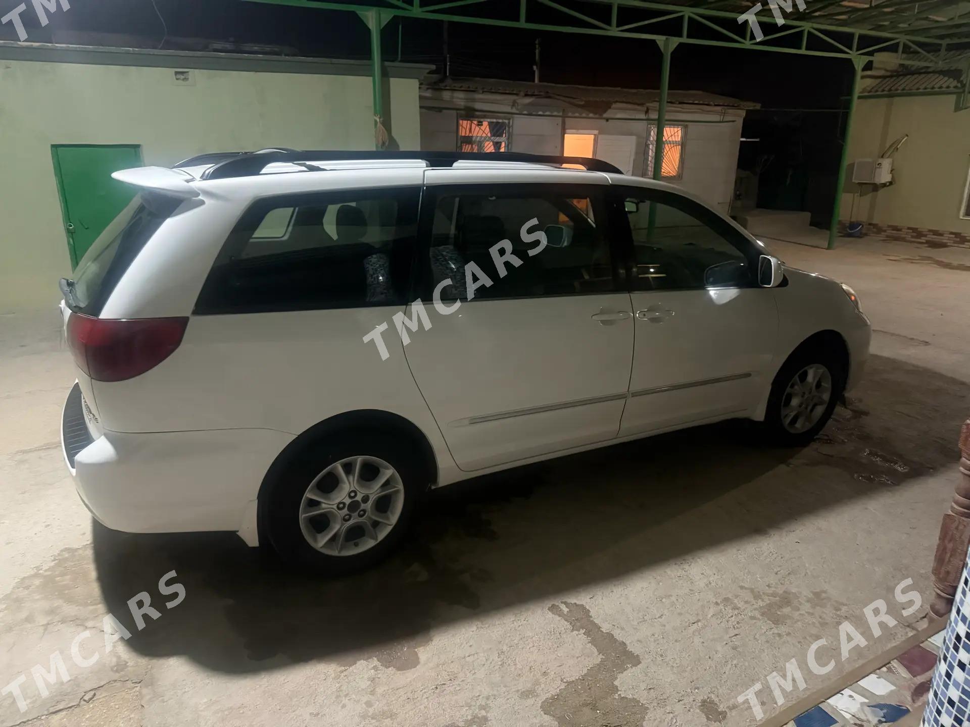 Toyota Sienna 2004 - 240 000 TMT - Бахарден - img 2