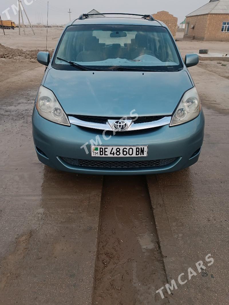Toyota Sienna 2009 - 220 000 TMT - Балканабат - img 4
