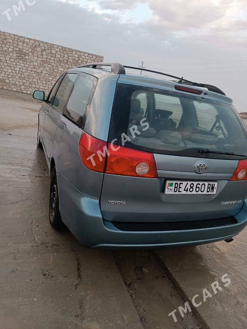 Toyota Sienna 2009 - 220 000 TMT - Балканабат - img 2