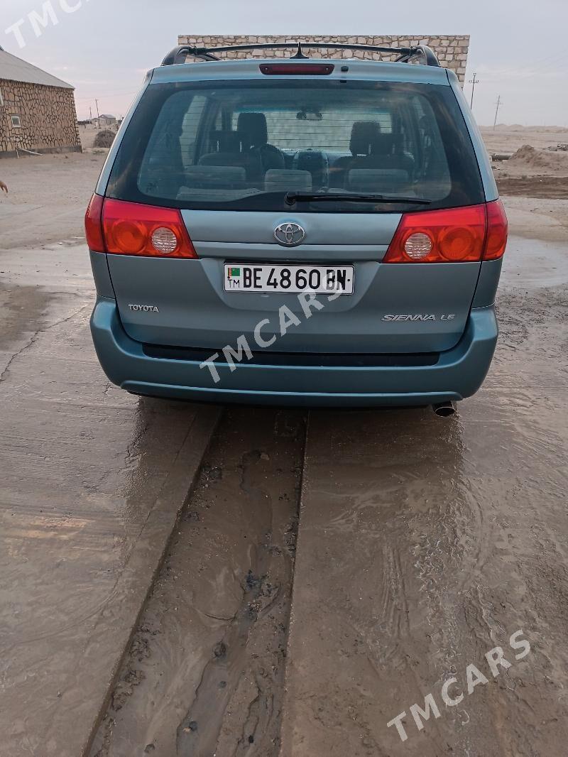 Toyota Sienna 2009 - 220 000 TMT - Балканабат - img 5