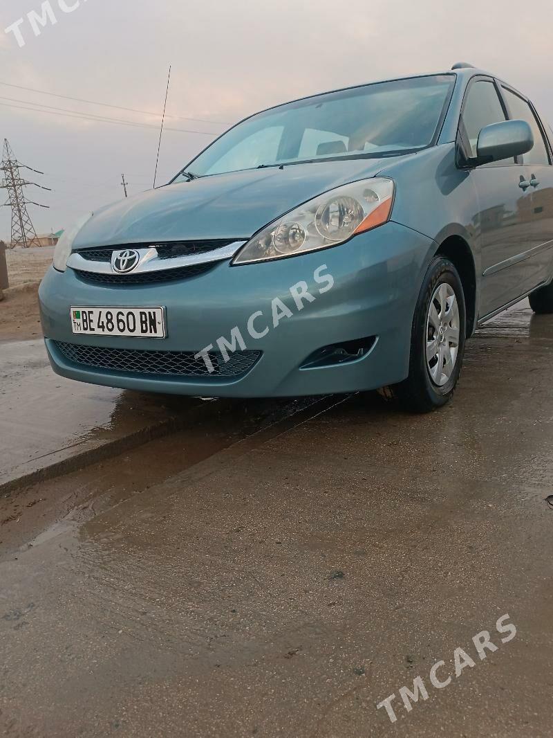 Toyota Sienna 2009 - 220 000 TMT - Балканабат - img 6