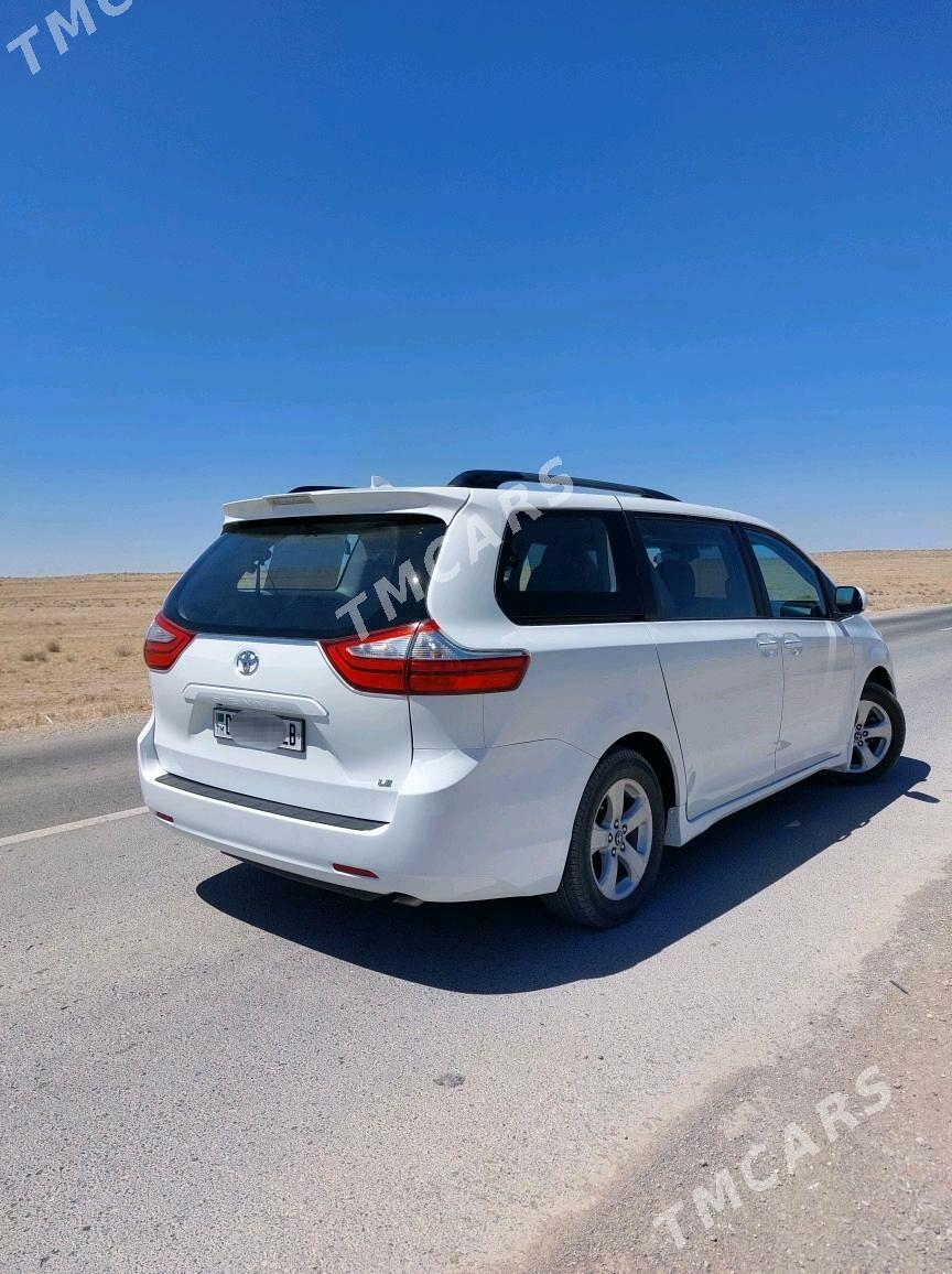 Toyota Sienna 2018 - 370 000 TMT - Ходжамбаз - img 4