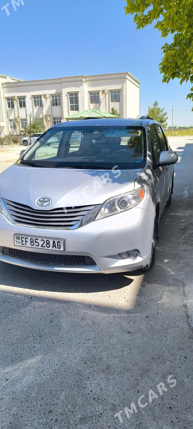 Toyota Sienna 2012 - 275 000 TMT - Aşgabat - img 2