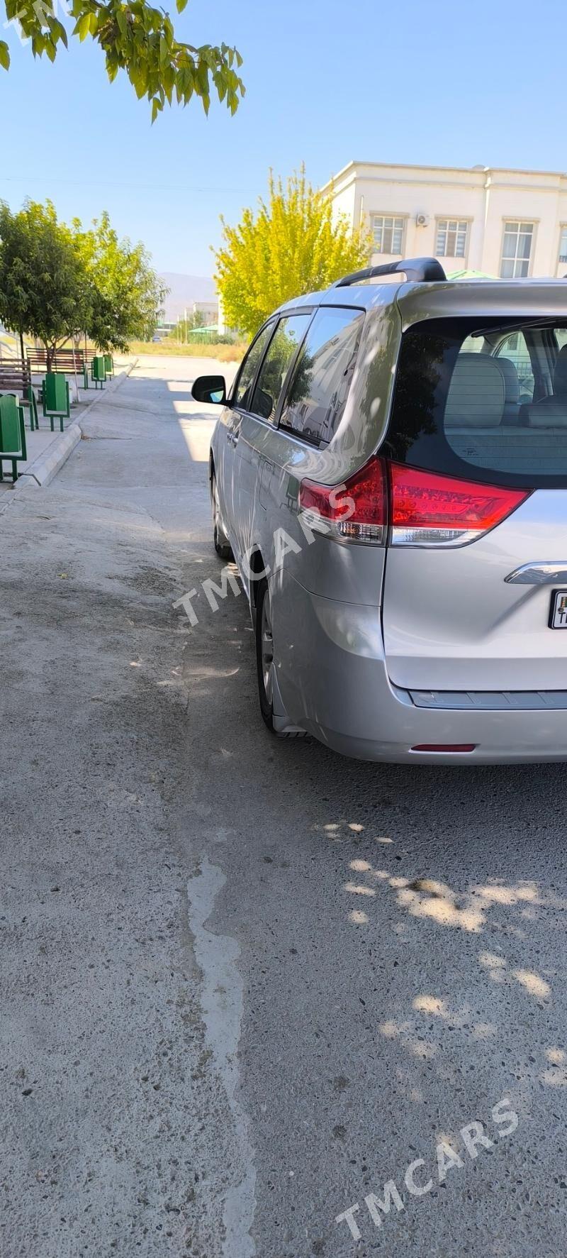 Toyota Sienna 2012 - 275 000 TMT - Aşgabat - img 3