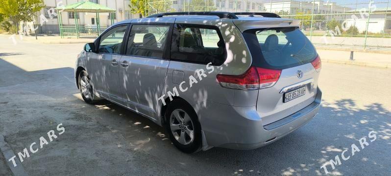 Toyota Sienna 2012 - 275 000 TMT - Aşgabat - img 9
