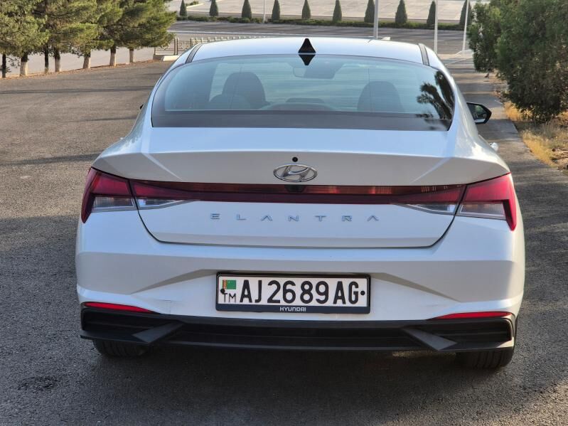 Hyundai Elantra 2021 - 245 000 TMT - Бузмеин - img 3