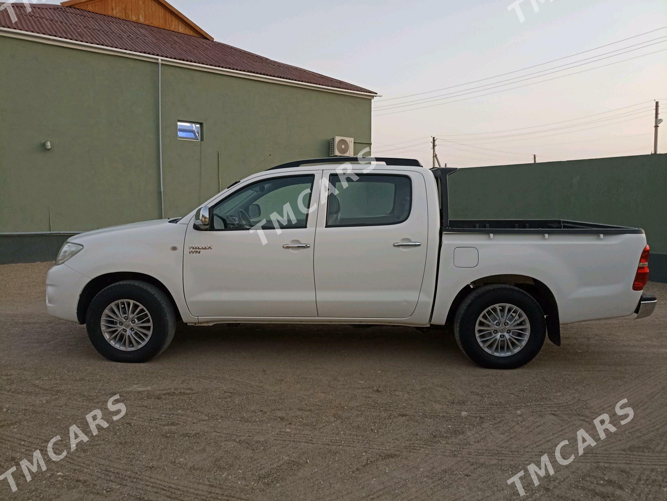 Toyota Hilux 2010 - 260 000 TMT - Gumdag - img 4