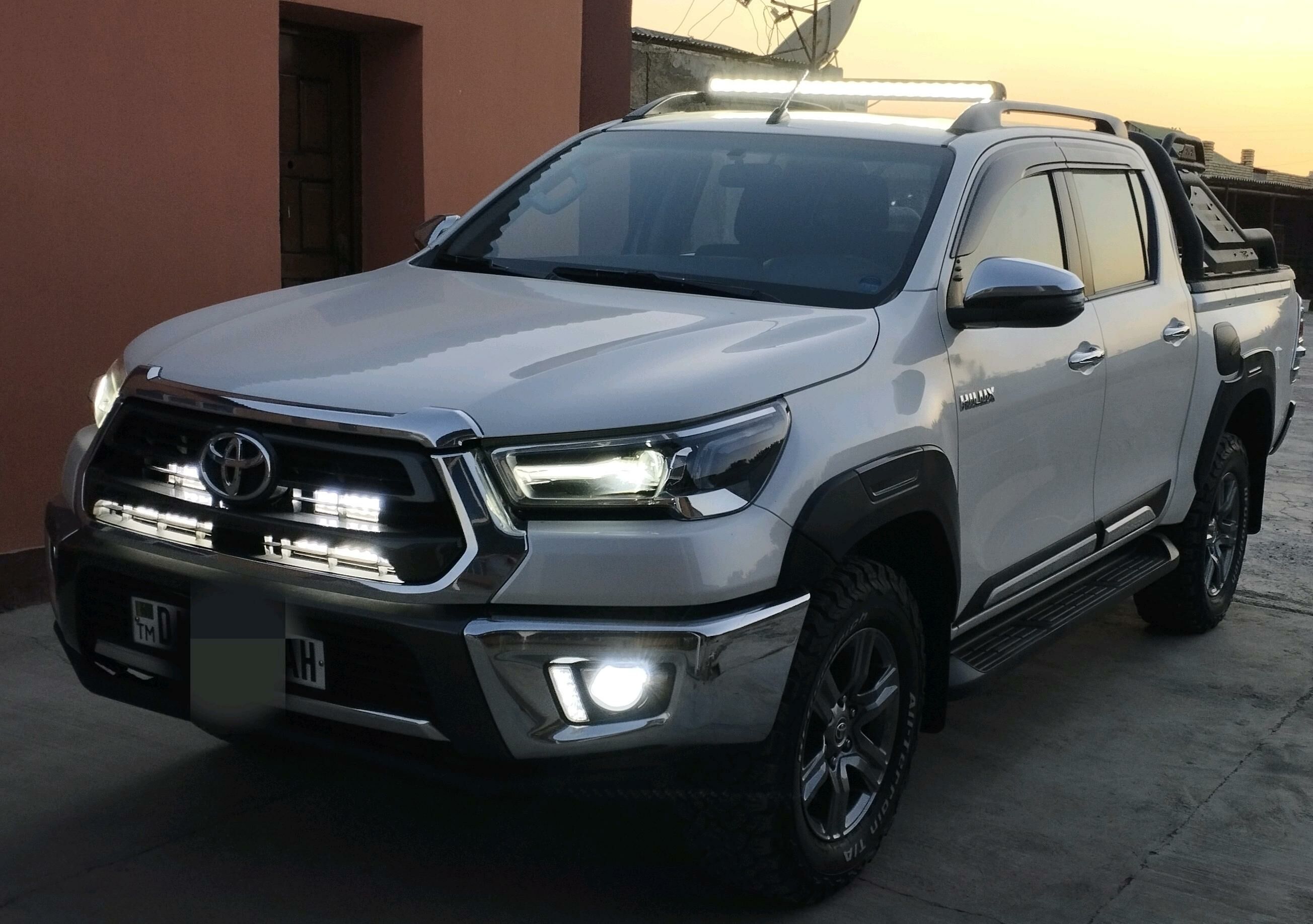 Toyota Hilux 2021 - 605 000 TMT - Büzmeýin - img 10