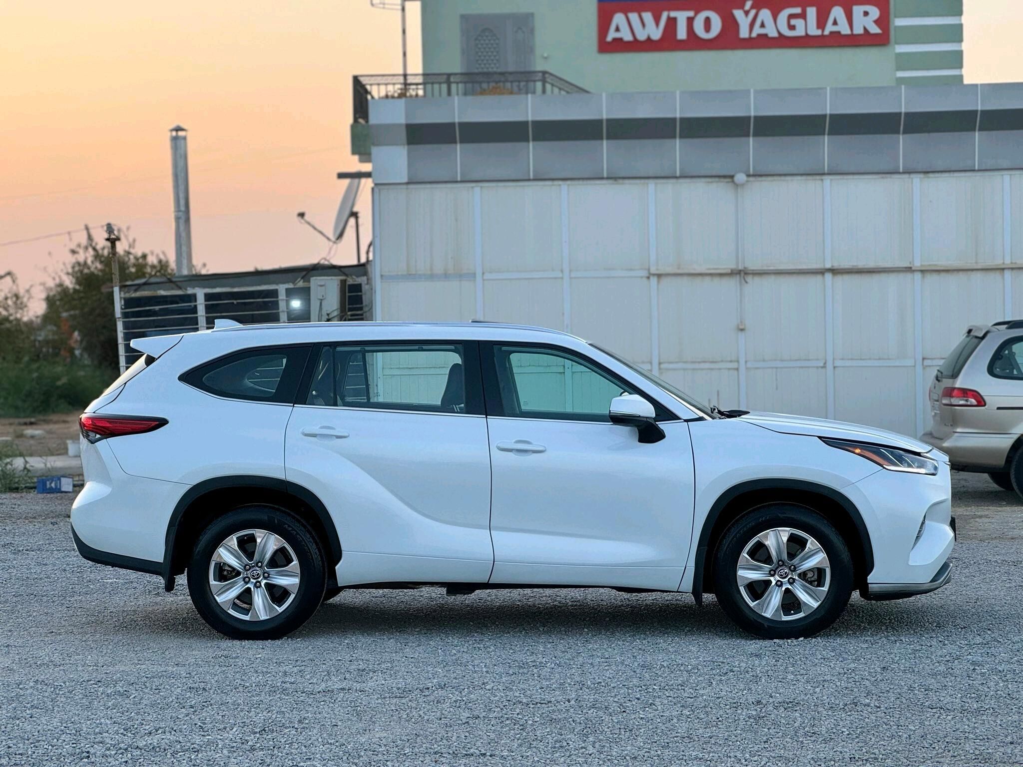 Toyota Highlander 2022 - 473 000 TMT - Мары - img 3