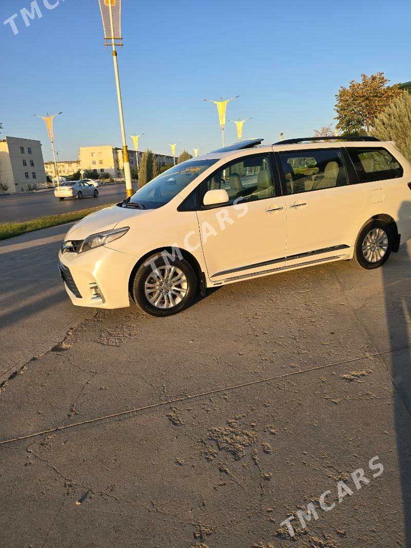 Toyota Sienna 2018 - 425 000 TMT - 10 мкр - img 6